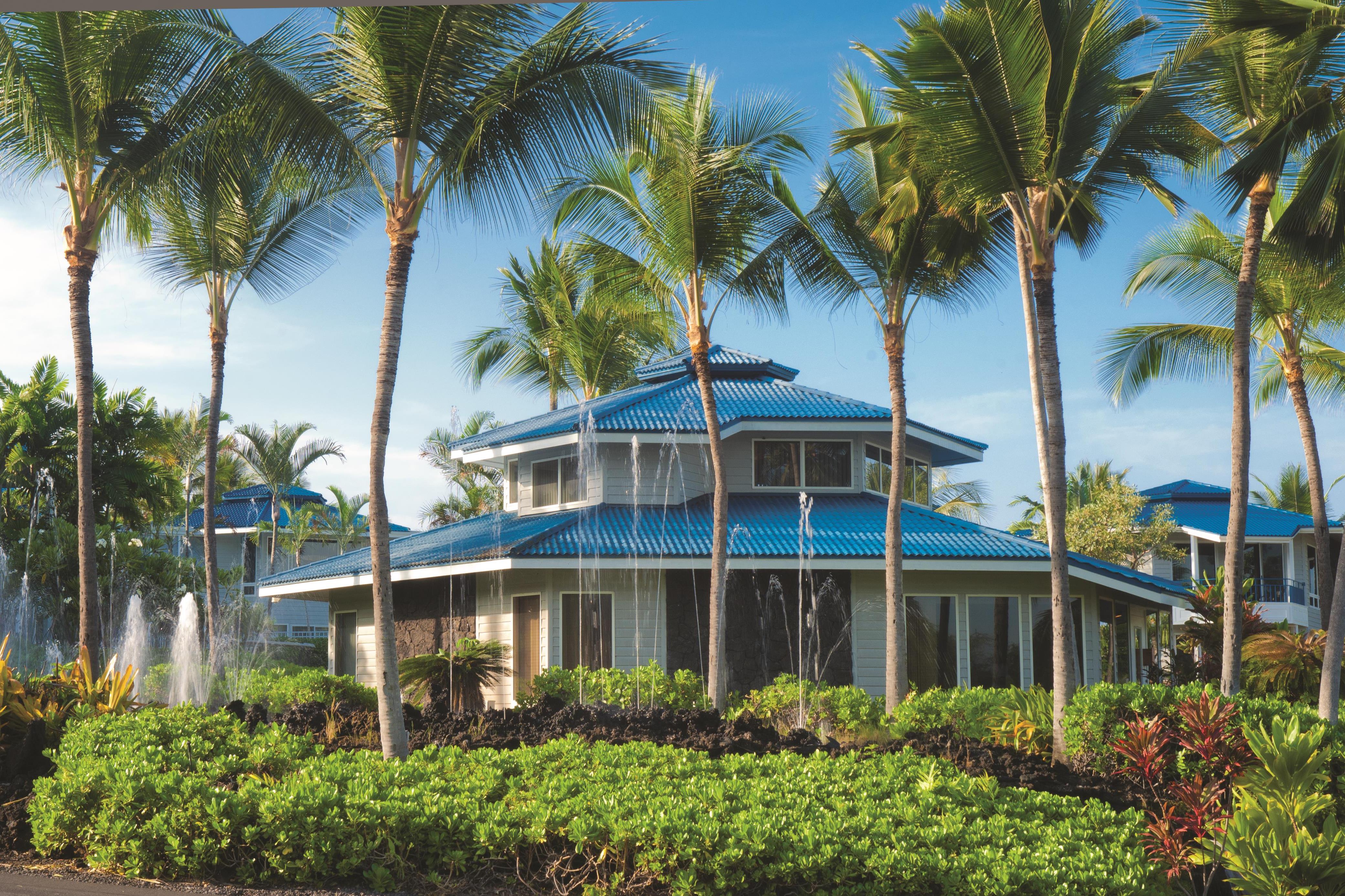 Exterior of Shell Vacations Club Holua Resort at the Mauna Loa Village hotel in Kailua Kona, Hawaii