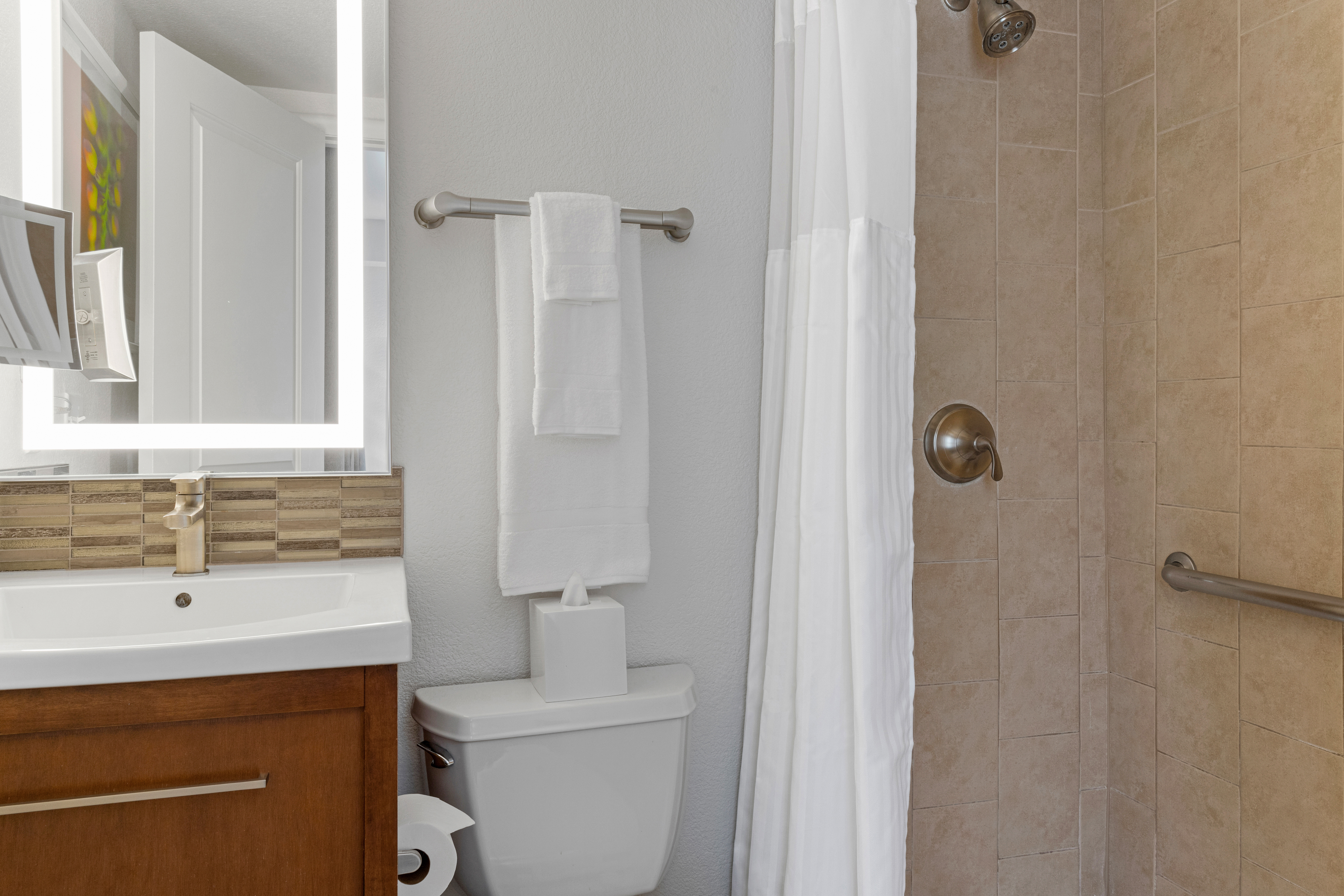 Guest room bath at the Club Wyndham Desert Rose Resort in Las Vegas, Nevada