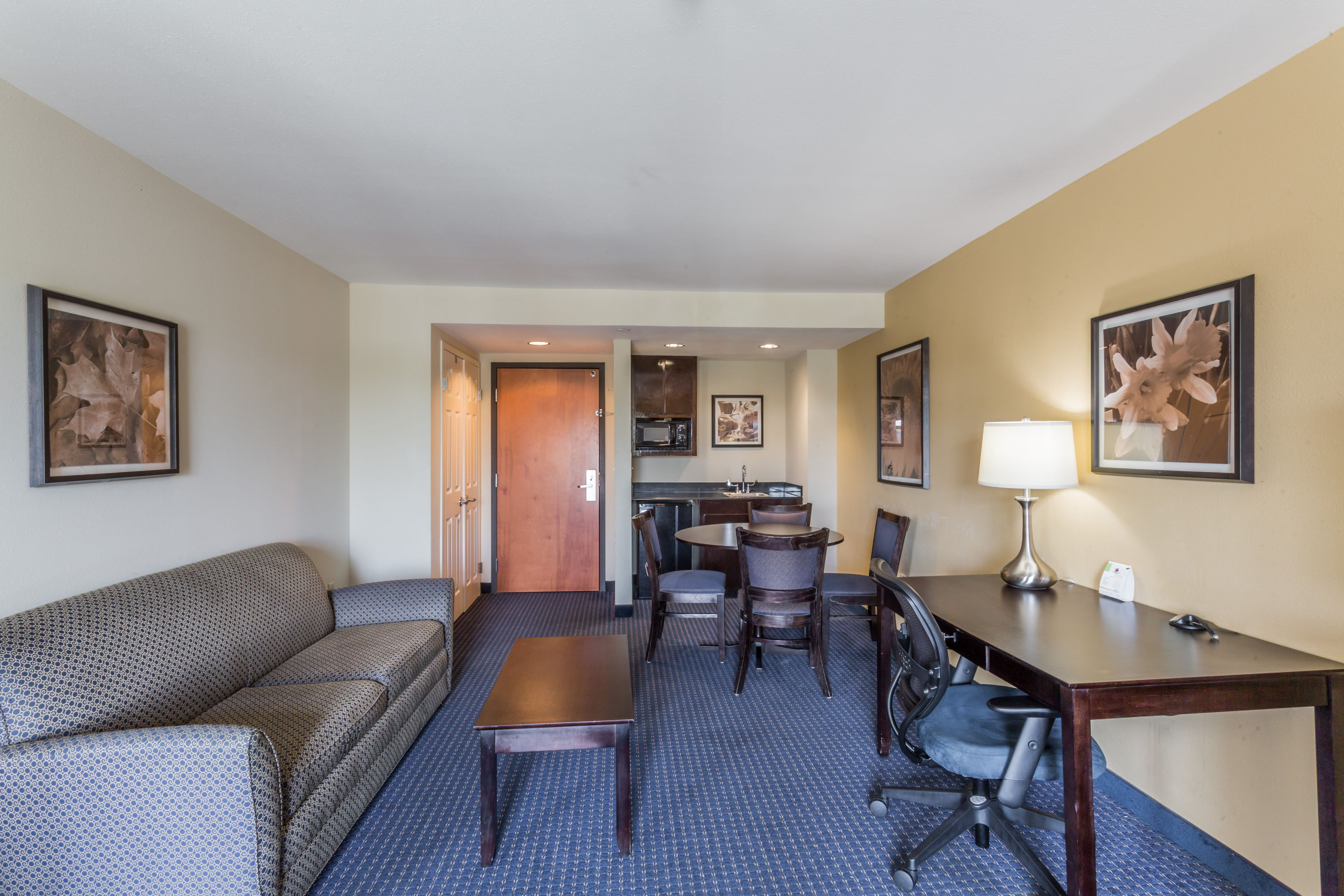 Wingate by Wyndham Houma suite in Houma, Louisiana