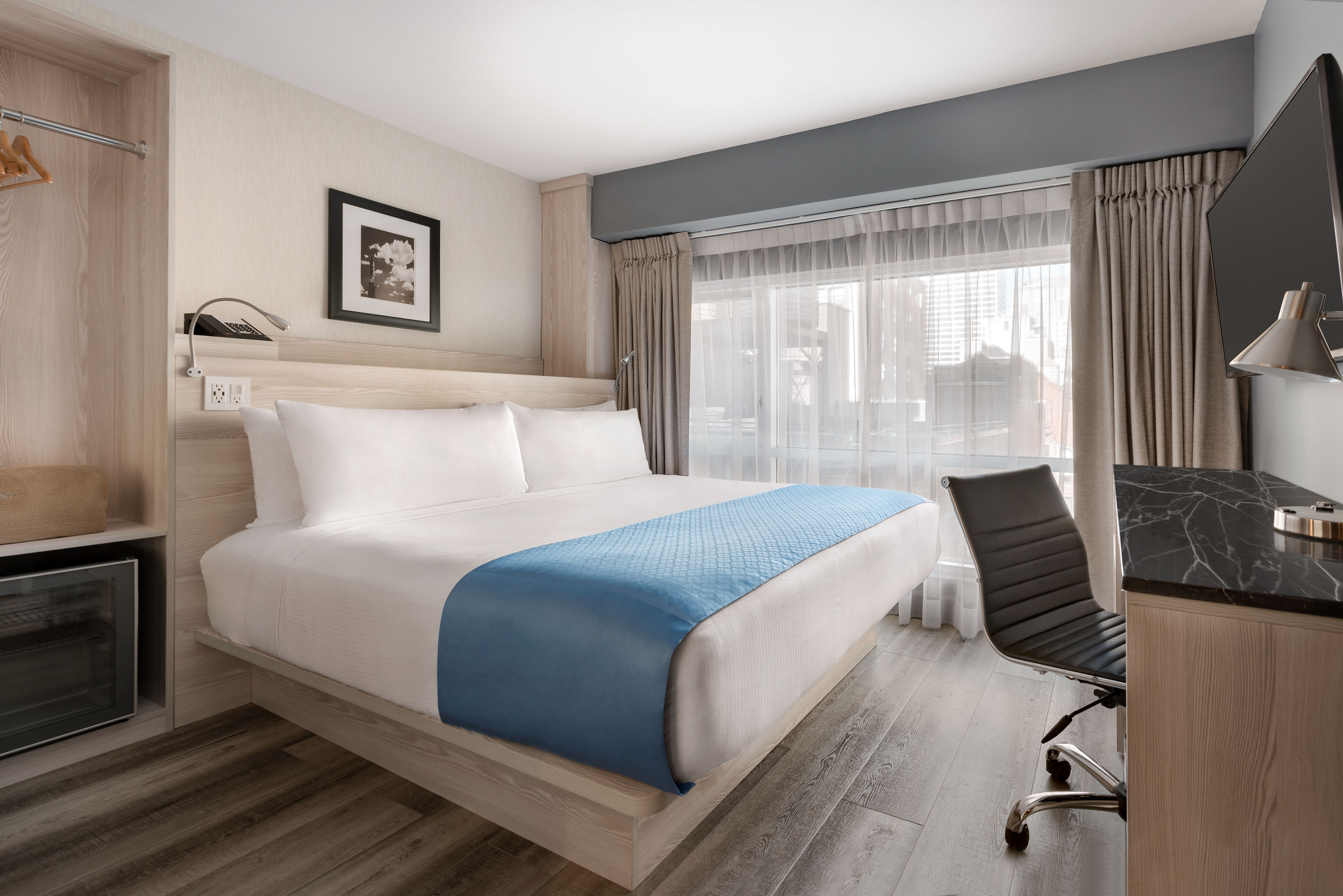 Guest room at the Wingate by Wyndham New York Midtown South/5th Ave in New York City, New York
