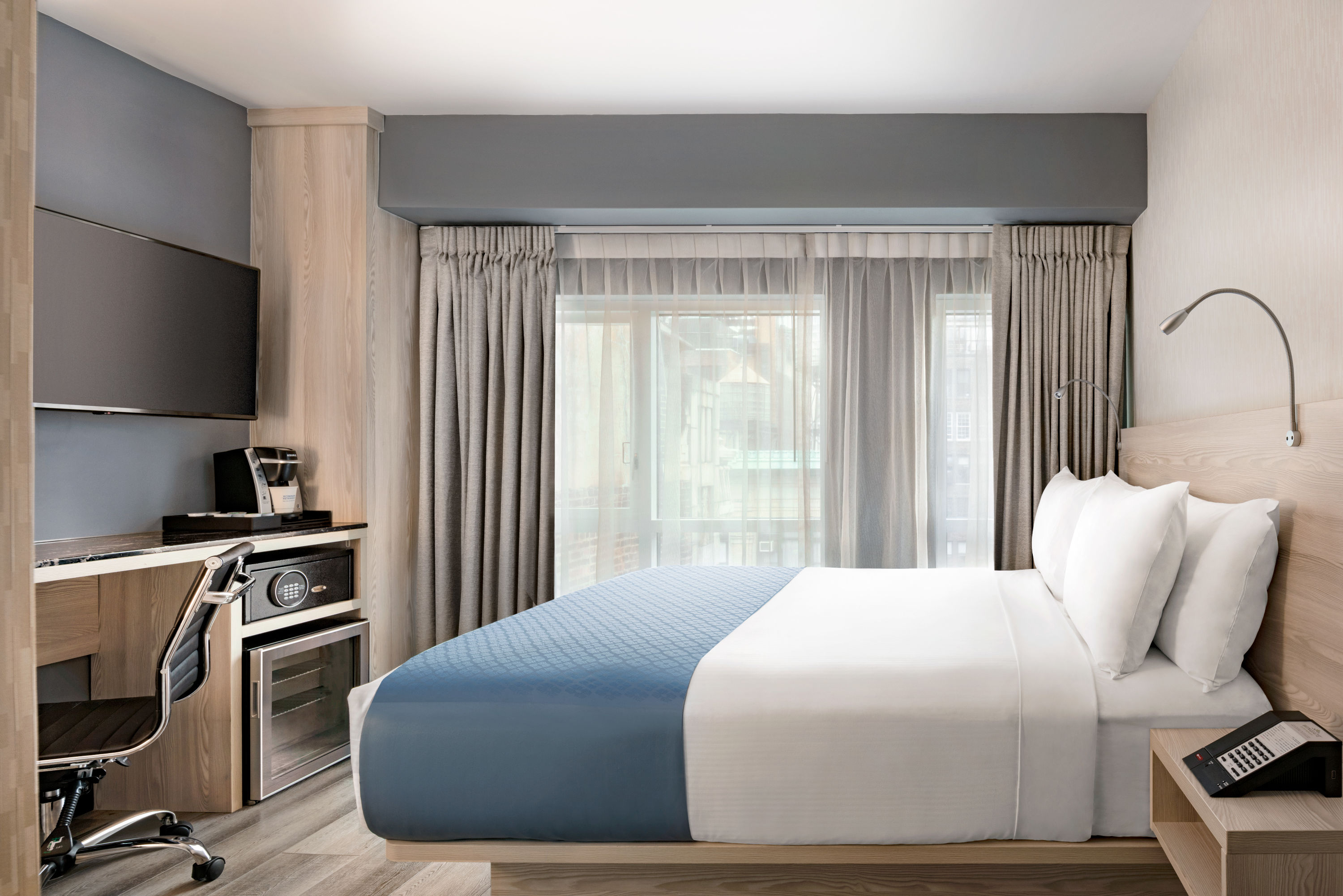 Guest room at the Wingate by Wyndham New York Midtown South/5th Ave in New York City, New York