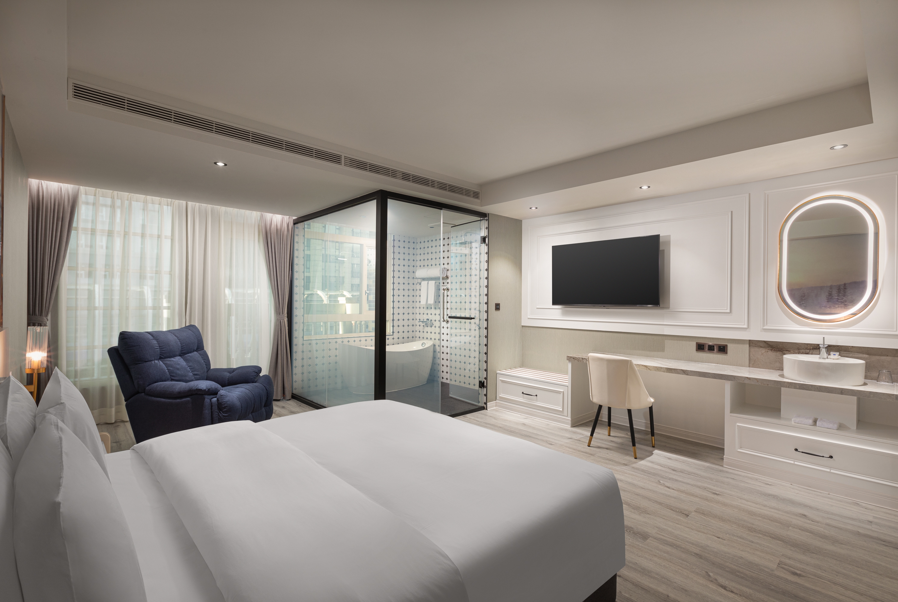 King bed guest room at the TRYP by Wyndham New Taipei Linkou in New Taipei City, Other than US/Canada