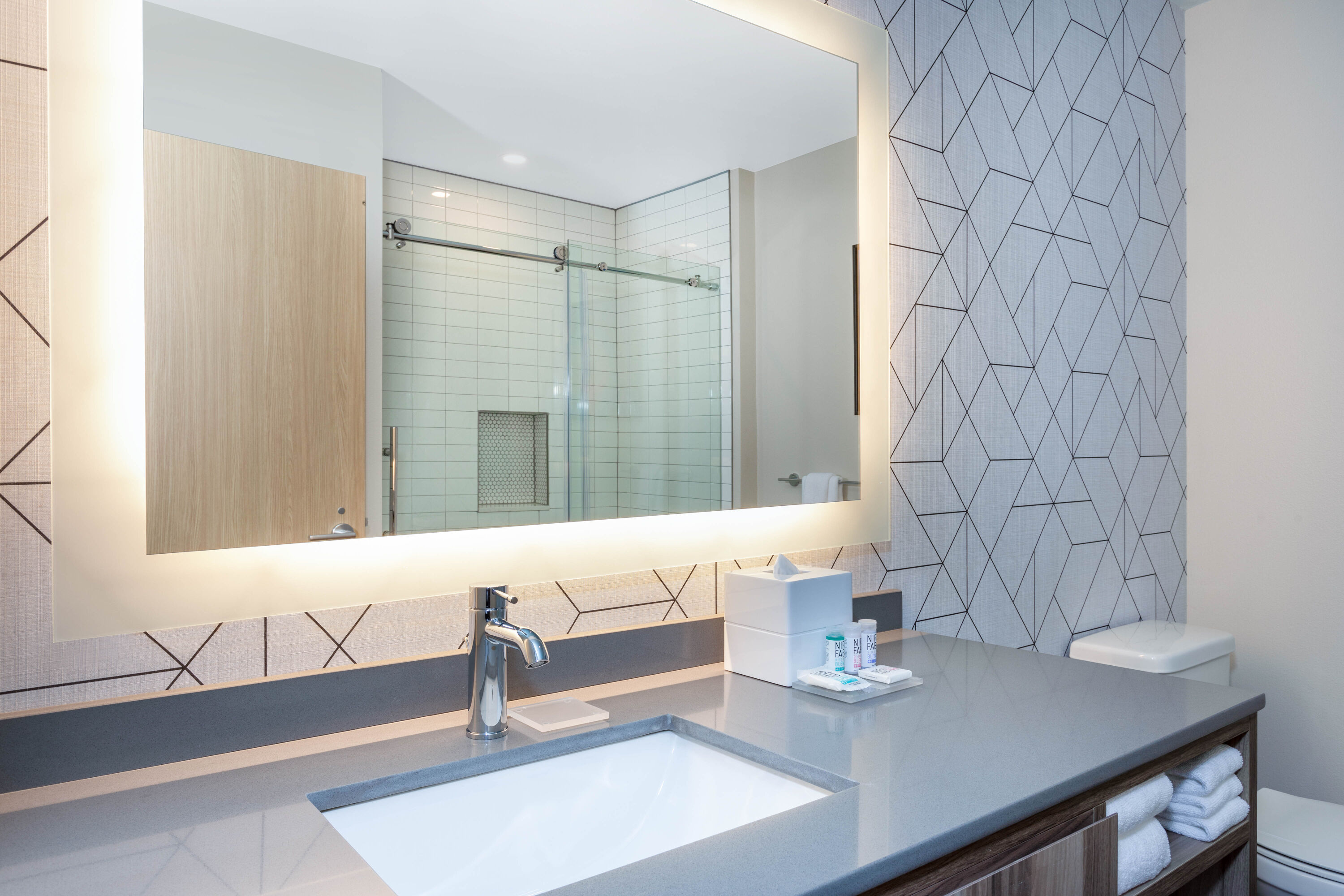Guest room bath at the TRYP by Wyndham Orlando in Orlando, Florida