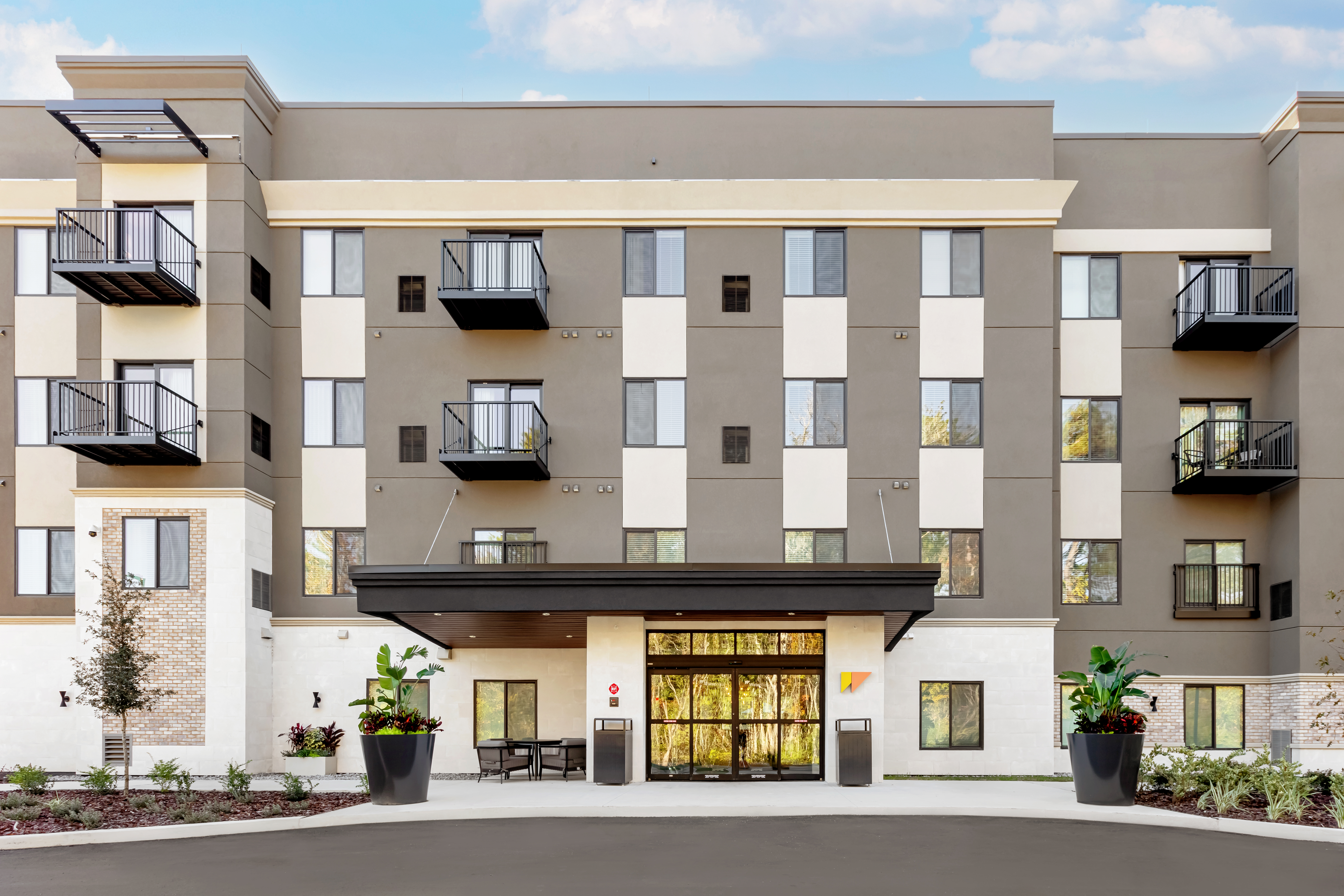 Exterior of WaterWalk Extended Stay Jacksonville Deerwood Pk hotel in Jacksonville, Florida