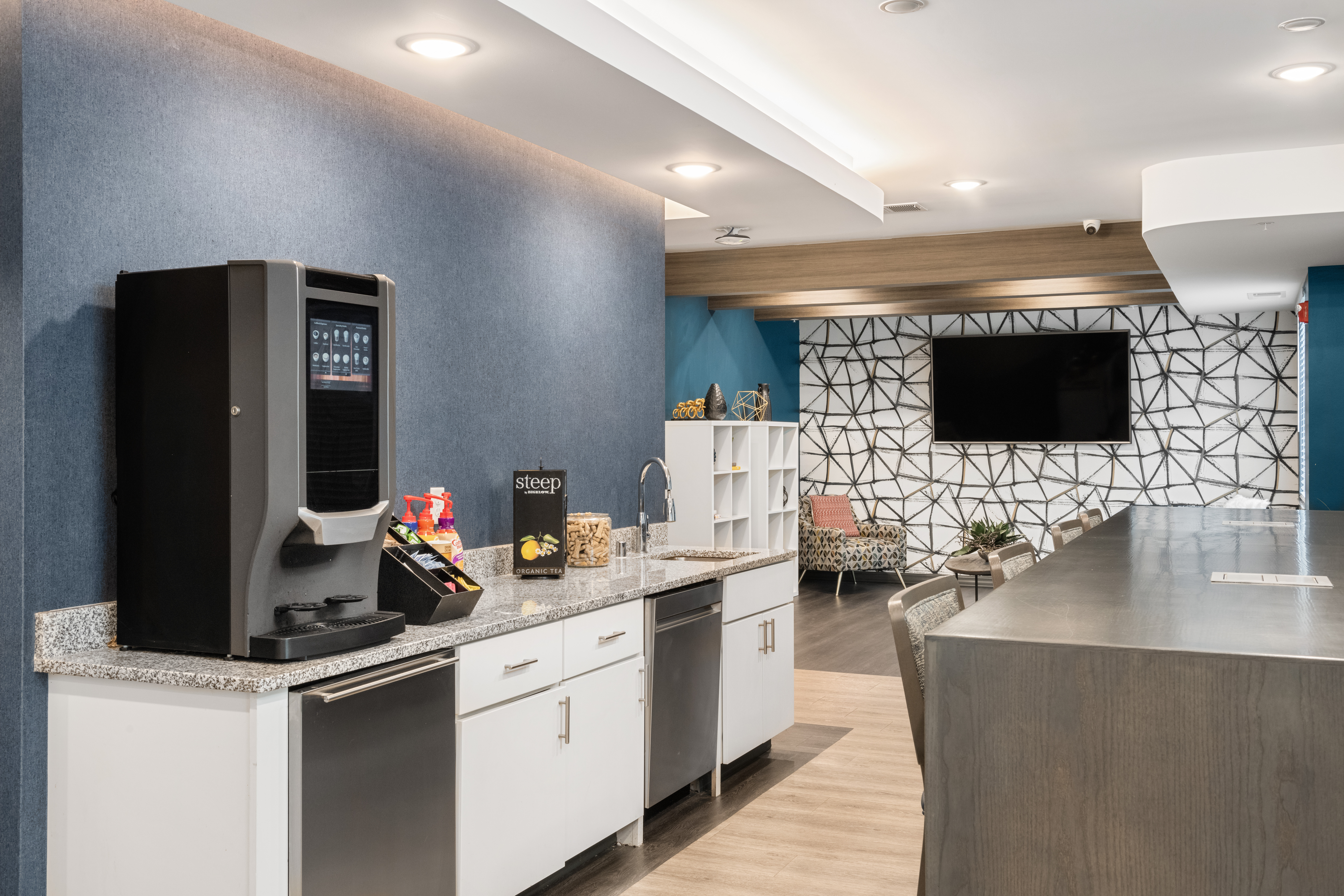 WaterWalk Extended Stay Minneapolis - Plymouth restaurant breakfast area with seating in Plymouth, Minnesota