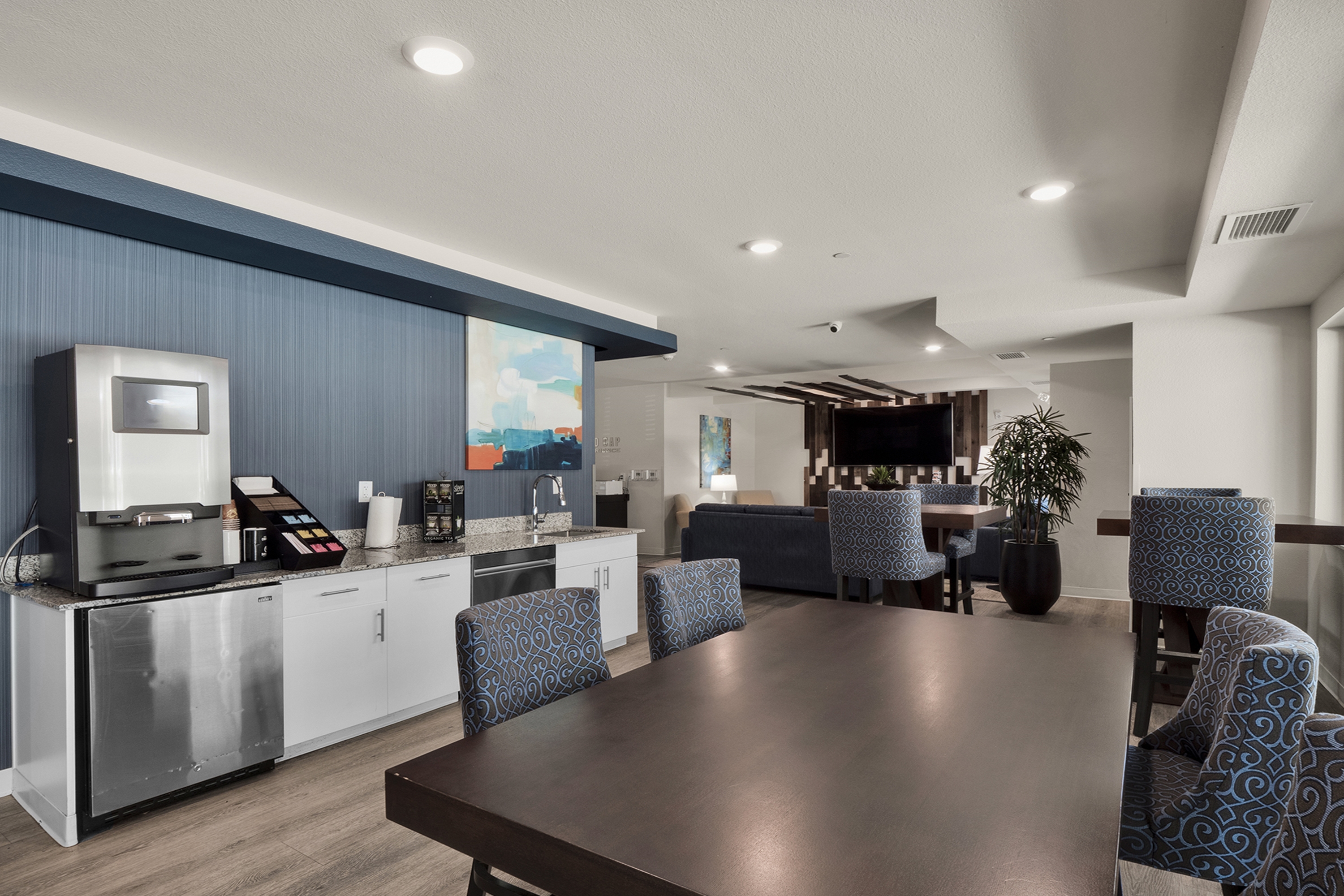 WaterWalk Extended Stay Charlotte - Arrowood restaurant breakfast area with seating in Charlotte, North Carolina