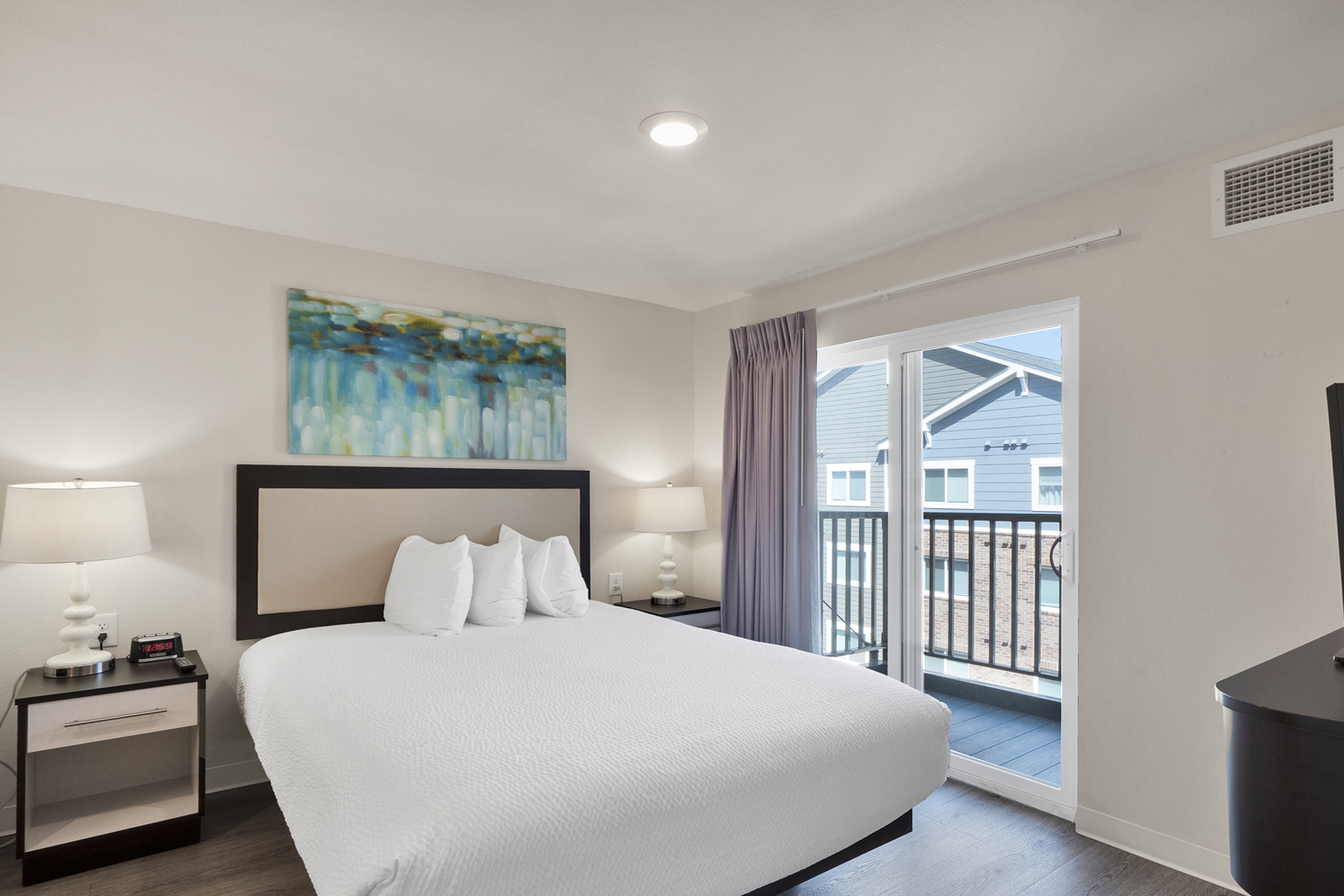 WaterWalk Extended Stay Charlotte - Arrowood suite in Charlotte, North Carolina