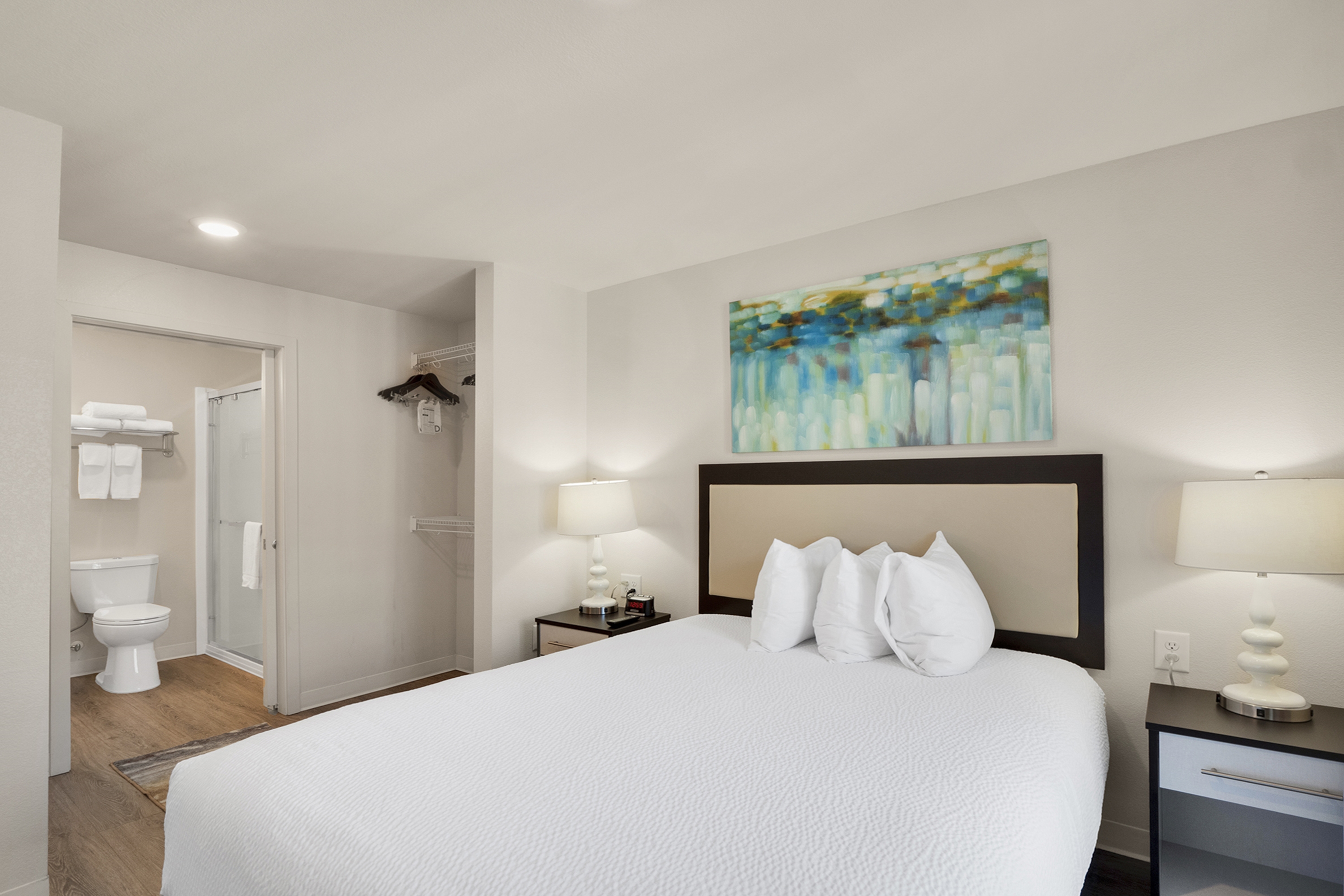 WaterWalk Extended Stay Charlotte - Arrowood suite in Charlotte, North Carolina