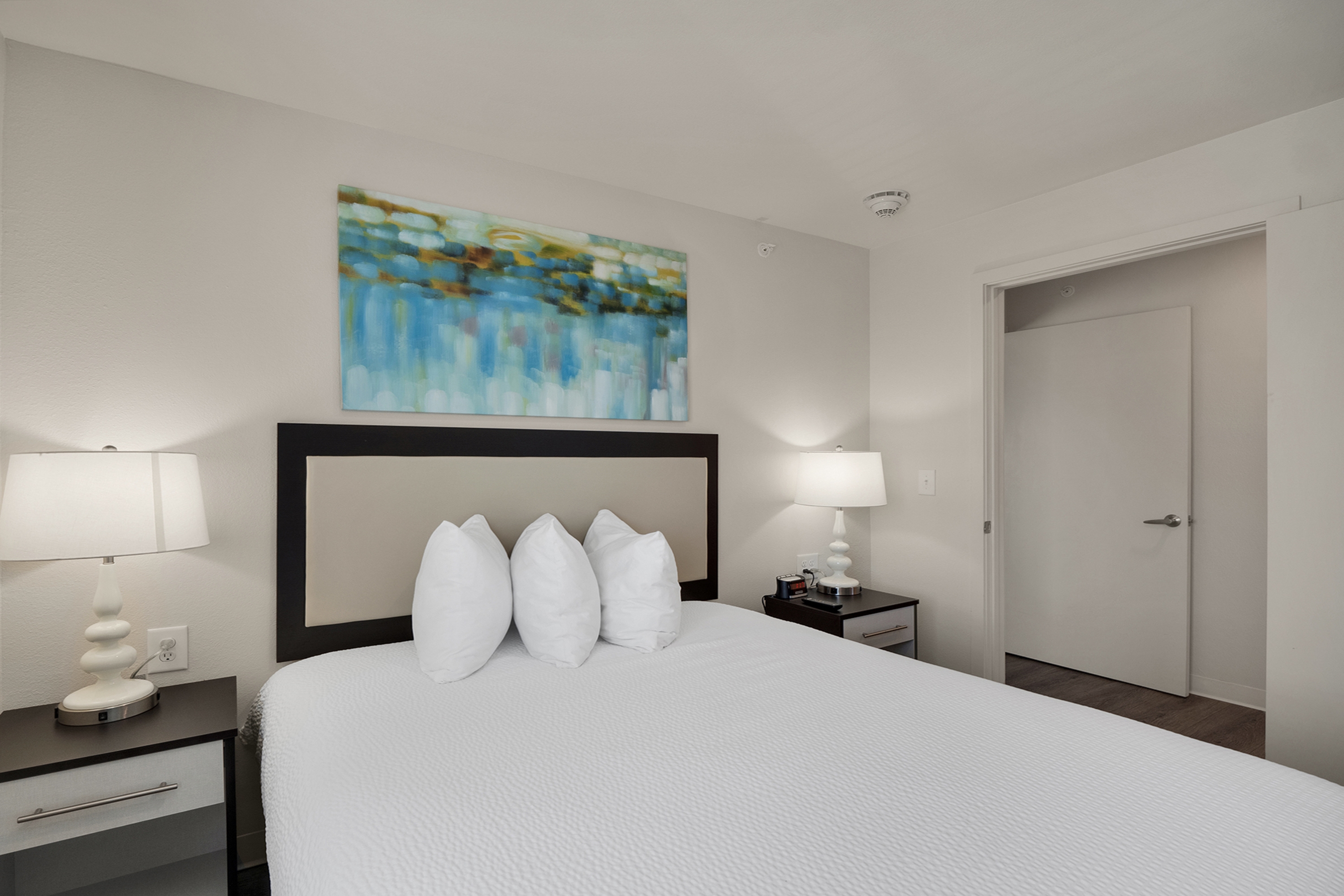 WaterWalk Extended Stay Charlotte - Arrowood suite in Charlotte, North Carolina