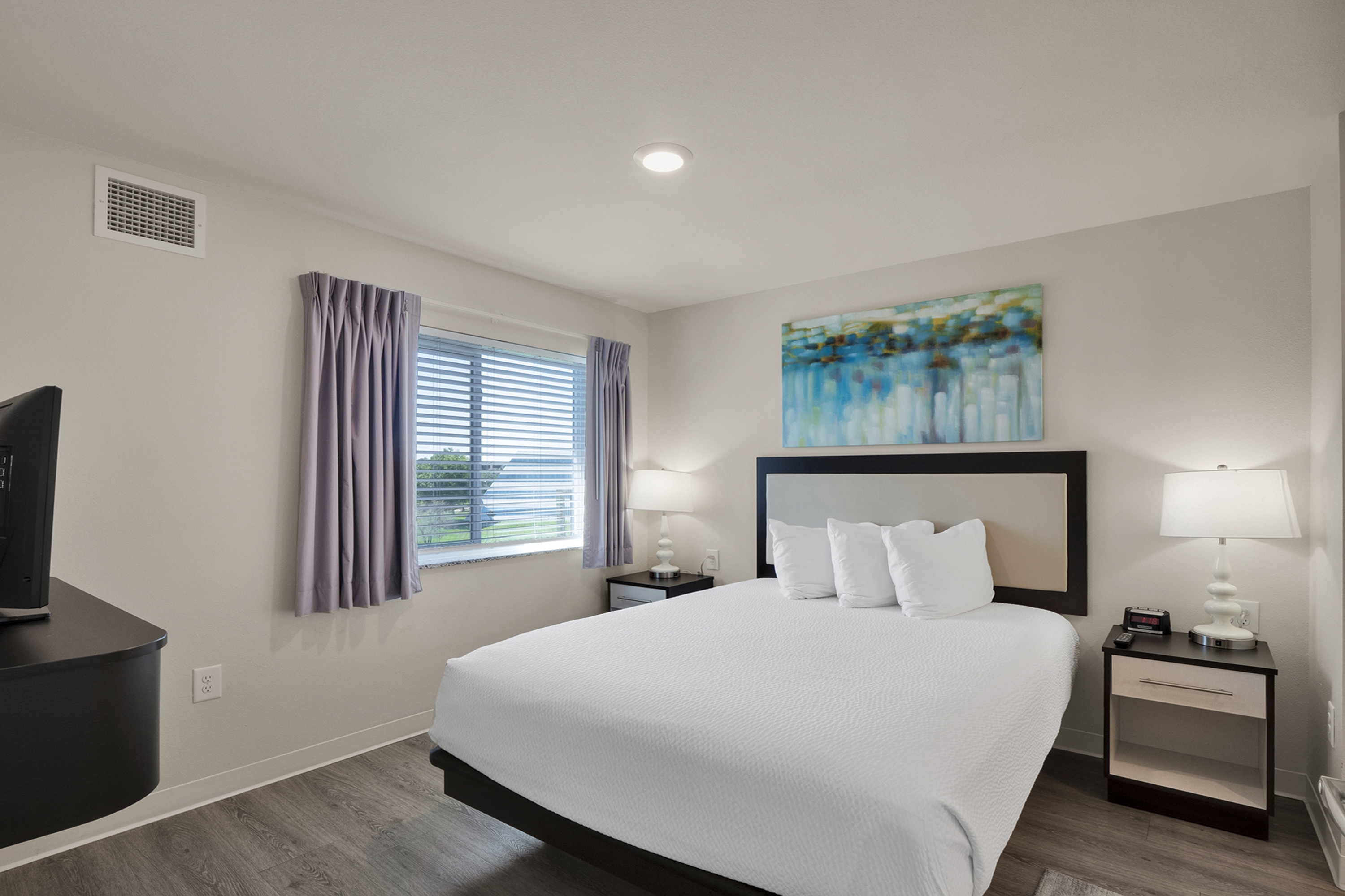WaterWalk Extended Stay Charlotte - Arrowood suite in Charlotte, North Carolina