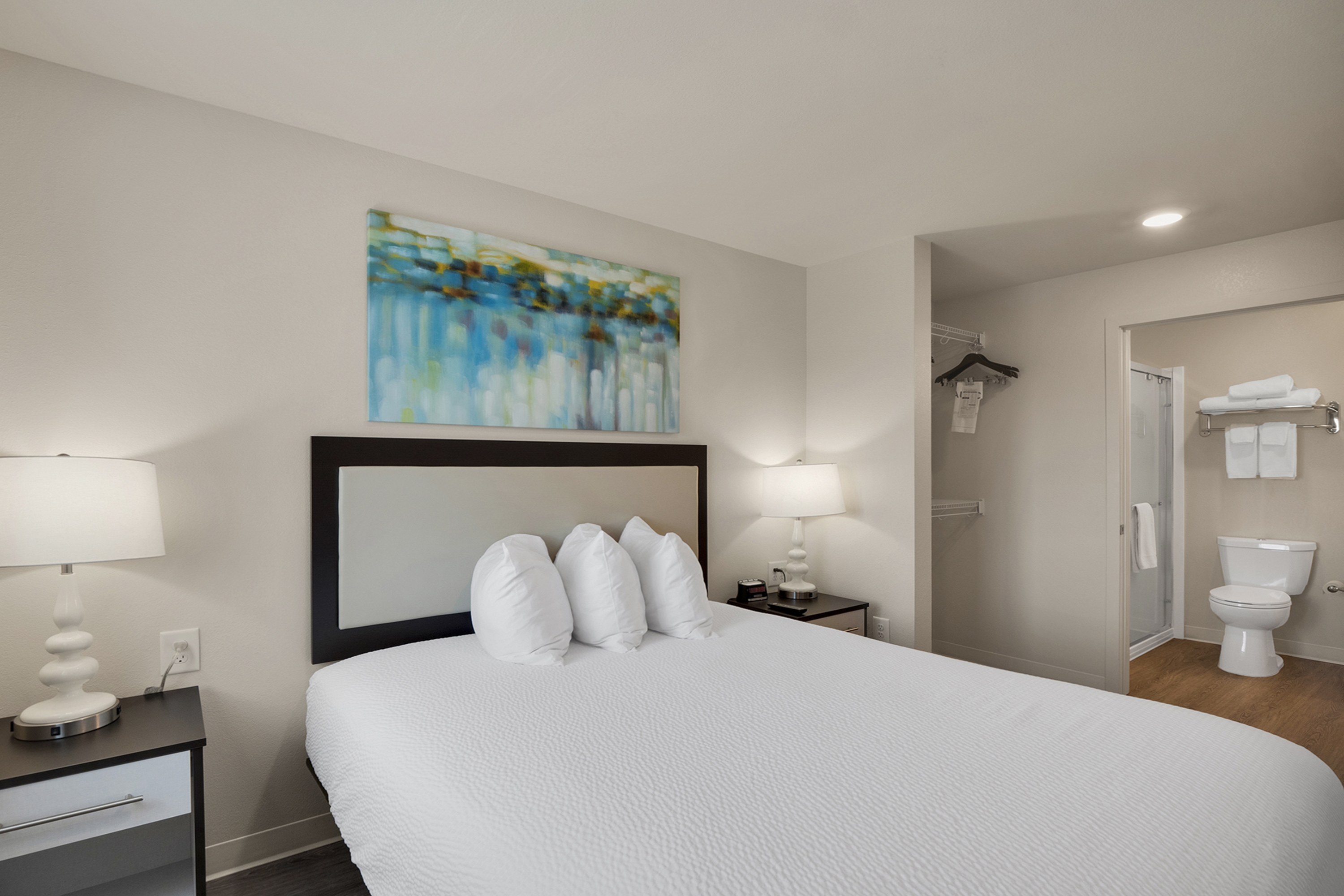 WaterWalk Extended Stay Charlotte - Arrowood suite in Charlotte, North Carolina