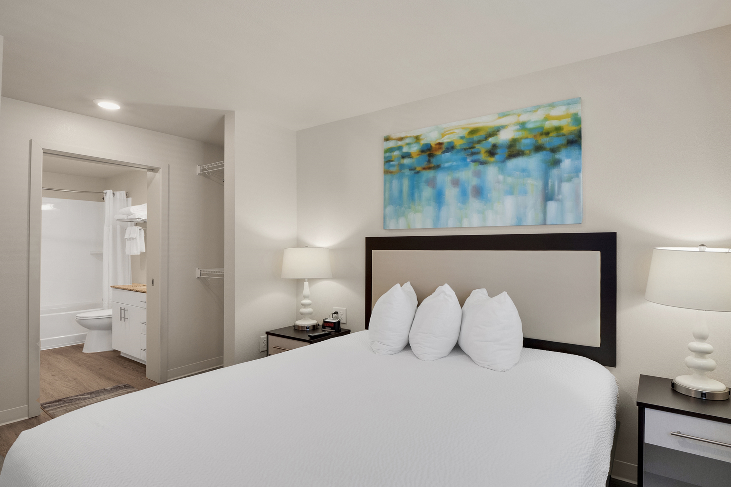 WaterWalk Extended Stay Charlotte - Arrowood suite in Charlotte, North Carolina