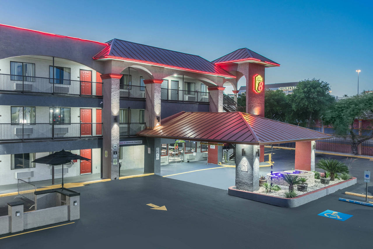 Super 8 by Wyndham Austin University/Downtown Area, 5526 North IH 35, Austin, Texas 78751