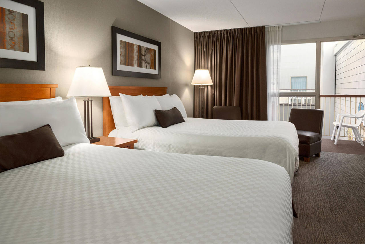 2-Queen bed hotel room